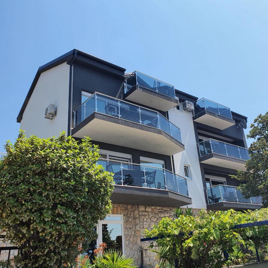 Apartments Blazevic, Heated Pool&Jacuzzi Dramalj Luaran gambar