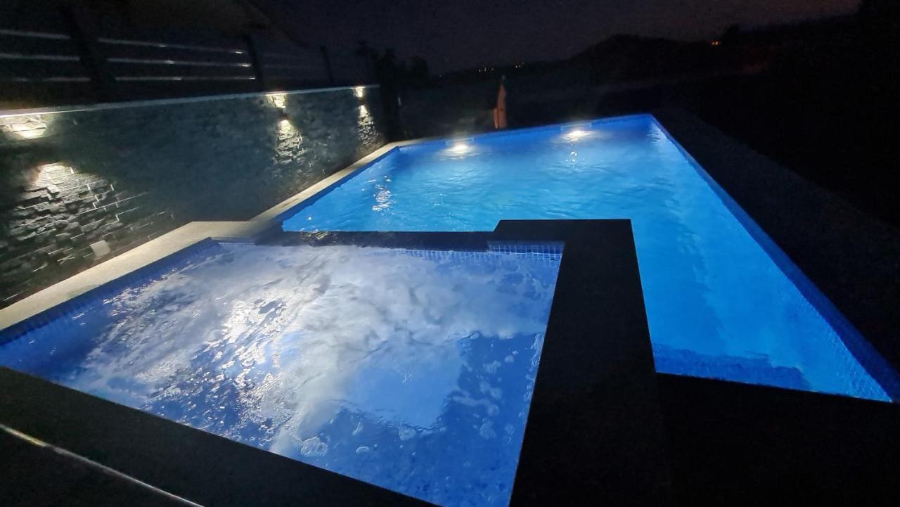 Apartments Blazevic, Heated Pool&Jacuzzi Dramalj Luaran gambar