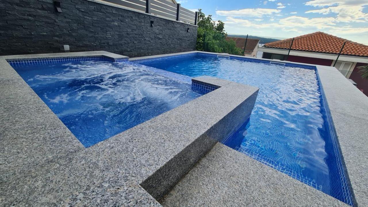 Apartments Blazevic, Heated Pool&Jacuzzi Dramalj Luaran gambar